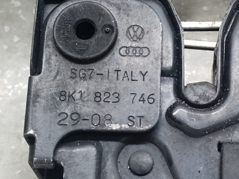 Замок капота A5 07-17 2008 CALA 3.2L Замок капота A5 07-17 2008 CALA 3.2L