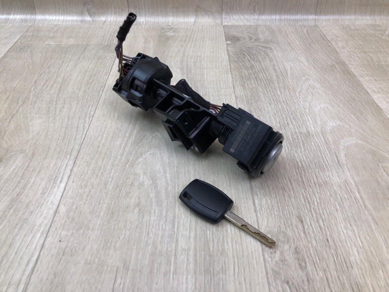 Запчасть замок зажигания FORD FOCUS 10-18 2014 2.0 C20HDEX BV6Z-3511-B Б/У Замок зажигания FORD FOCUS 10-18 2014 2.0 C20HDEX BV6Z-3511-B Б/У