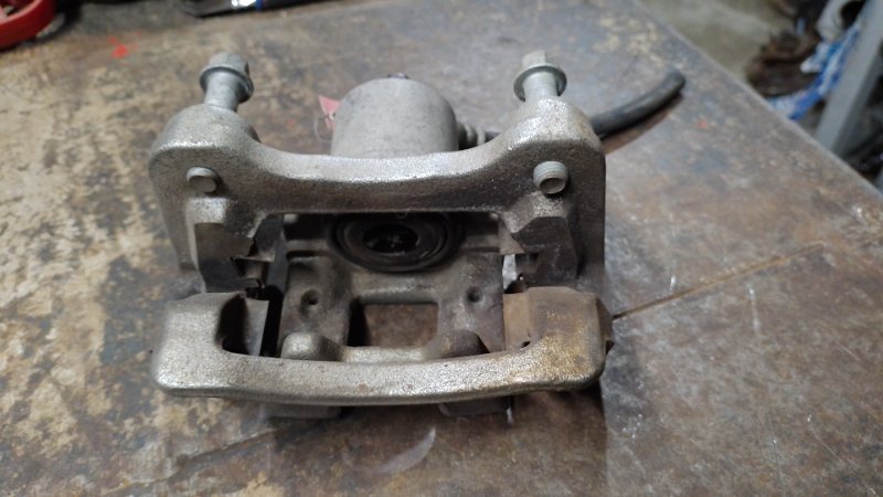 Суппорт тормозной задний правый HYUNDAI SONATA YF 10-14 Седан 2.0 Суппорт тормозной задний правый HYUNDAI SONATA YF 10-14 Седан 2.0