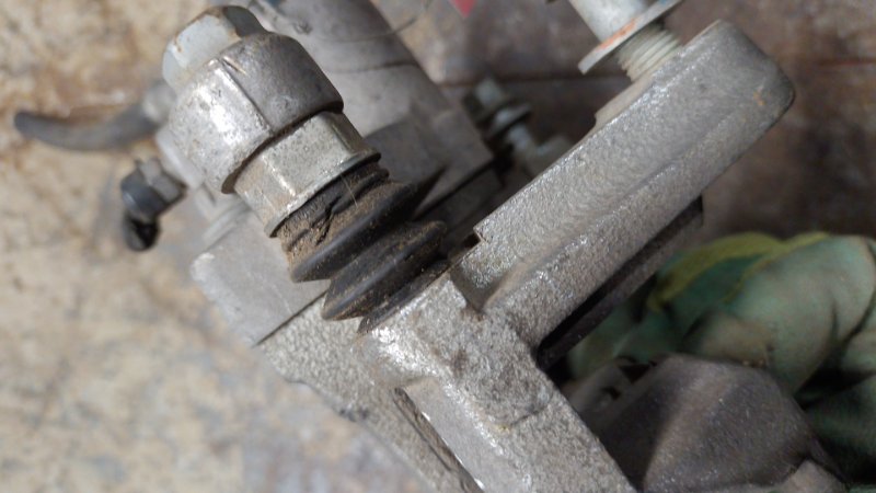 Суппорт тормозной задний правый SONATA YF 10-14 2011 Седан 2.0 Суппорт тормозной задний правый SONATA YF 10-14 2011 Седан 2.0