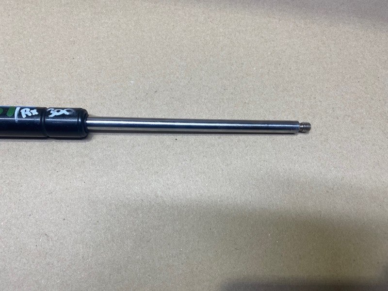 Амортизатор крышки багажника левый RX300 98-03 2000 3.0 1MZFE