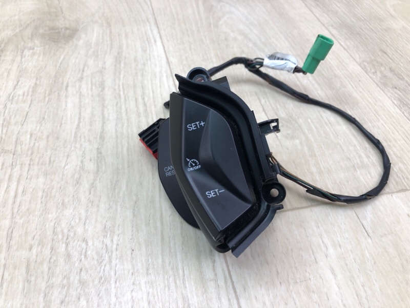 Запчасть кнопки на руль левые FORD FOCUS 10-18 2014 2.0 C20HDEX CP9Z9C888A Б/У Кнопки на руль левые FORD FOCUS 10-18 2014 2.0 C20HDEX CP9Z9C888A Б/У