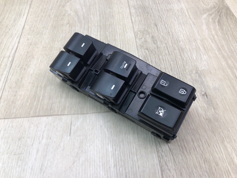 Блок управления стеклоподъемниками HYUNDAI ELANTRA AD 16- 93570-F20004X Б/У
