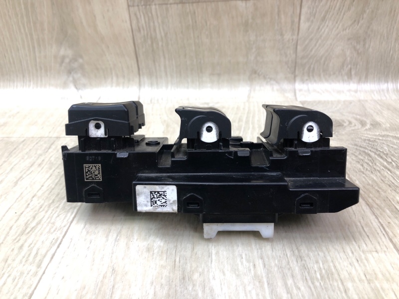 Блок управления стеклоподъемниками HYUNDAI ELANTRA AD 16-