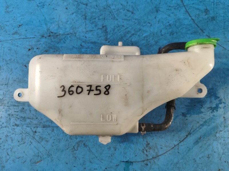 Запчасть бачок расширительный SUZUKI KIZASHI 09-14 2011 J24B 1793157L00 Б/У Бачок расширительный SUZUKI KIZASHI 09-14 2011 J24B 1793157L00 Б/У