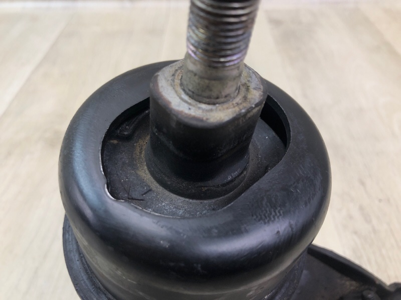 Подушка двигателя правая CAMRY 40 06-11 2007 3.5 2GR-FE Подушка двигателя правая CAMRY 40 06-11 2007 3.5 2GR-FE