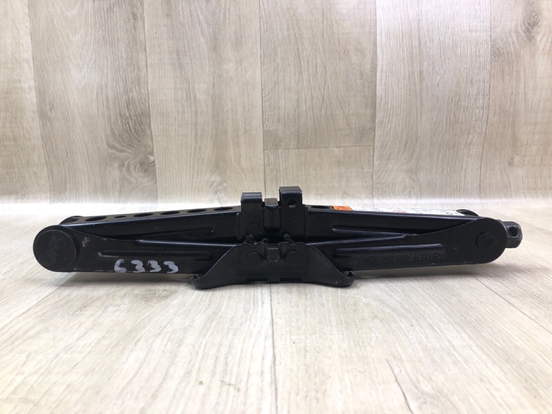 Запчасть домкрат FORD MUSTANG 15- 2017 Кабриолет 3.7 C37PDED HR3Z-17080-A Б/У Домкрат FORD MUSTANG 15- 2017 Кабриолет 3.7 C37PDED HR3Z-17080-A Б/У