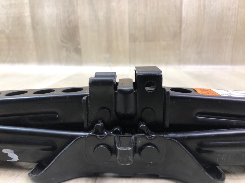 Домкрат MUSTANG 15- 2017 Кабриолет 3.7 C37PDED Домкрат MUSTANG 15- 2017 Кабриолет 3.7 C37PDED