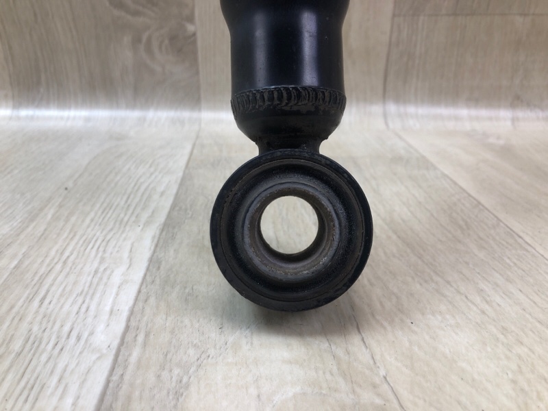 Амортизатор задний SIENNA 11-16 2014 3.5 2GR-FE