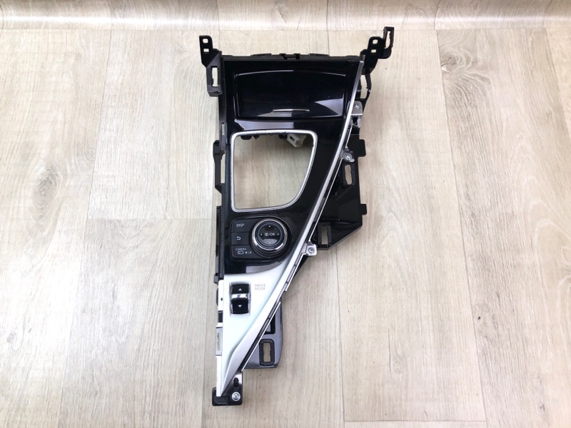 Запчасть консоль центральная INFINITI Q50 15-20 283954GA0A Б/У Консоль центральная INFINITI Q50 15-20 283954GA0A Б/У
