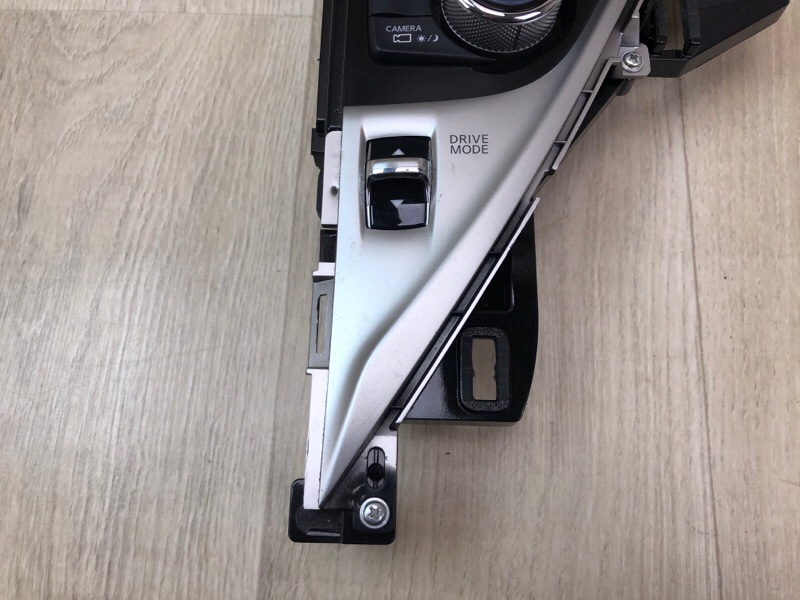 Консоль центральная Q50 15-20 Консоль центральная Q50 15-20