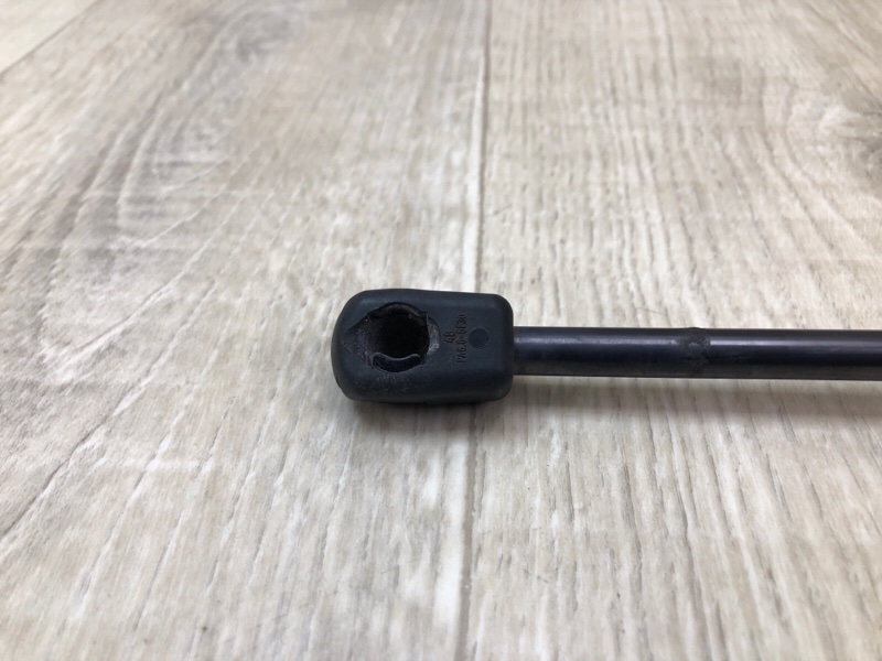 Амортизатор крышки багажника TIGUAN 16-23 2018 DGUA 2.0 Амортизатор крышки багажника TIGUAN 16-23 2018 DGUA 2.0