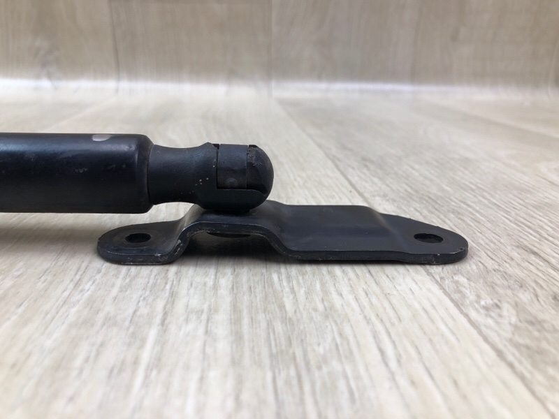 Амортизатор крышки багажника TIGUAN 16-23 2018 DGUA 2.0 Амортизатор крышки багажника TIGUAN 16-23 2018 DGUA 2.0