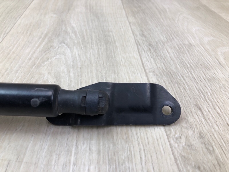 Амортизатор крышки багажника TIGUAN 16-23 2018 DGUA 2.0 Амортизатор крышки багажника TIGUAN 16-23 2018 DGUA 2.0