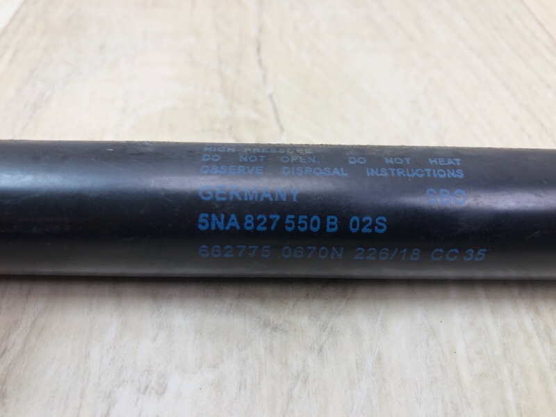 Амортизатор крышки багажника TIGUAN 16-23 2018 DGUA 2.0 Амортизатор крышки багажника TIGUAN 16-23 2018 DGUA 2.0