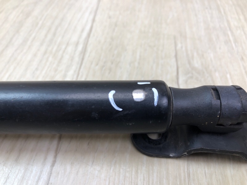 Амортизатор крышки багажника TIGUAN 16-23 2018 DGUA 2.0 Амортизатор крышки багажника TIGUAN 16-23 2018 DGUA 2.0