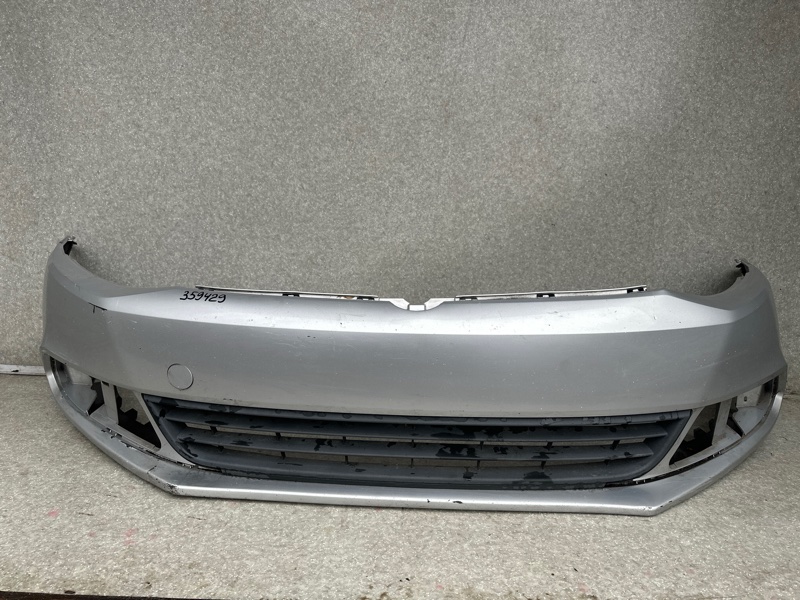 Бампер передний VOLKSWAGEN JETTA USA 10-17 2010 CBTA 2.5L 5C6 807 217 GRU Б/У