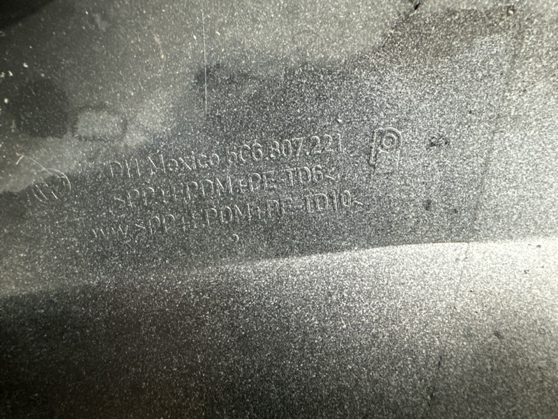 Бампер передний JETTA USA 10-17 2010 CBTA 2.5L