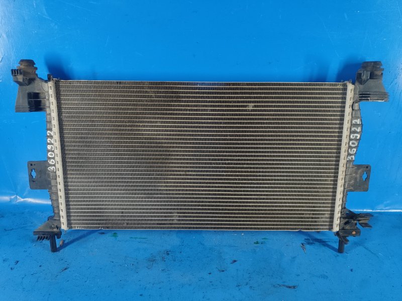 Запчасть радиатор основной FORD FOCUS 10-18 CV6Z-8005-A Б/У Радиатор основной FORD FOCUS 10-18 CV6Z-8005-A Б/У