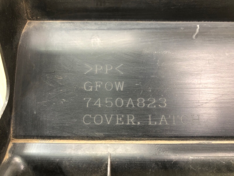 Накладка замка капота OUTLANDER GF 12- 2013 2.4 4J12 Накладка замка капота OUTLANDER GF 12- 2013 2.4 4J12