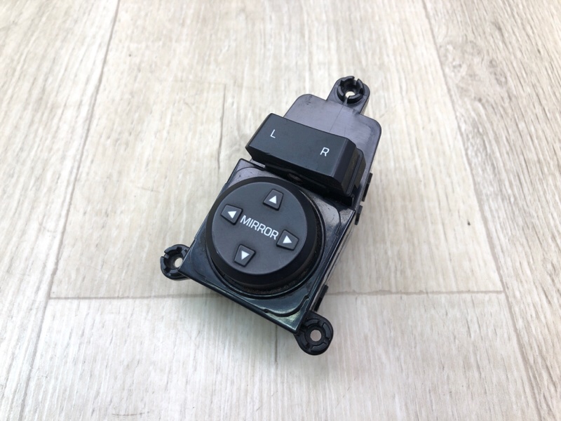Запчасть блок управления зеркалами HYUNDAI TUCSON TL 15-20 2015 G4FJ 1.6 93573D3020 Б/У Блок управления зеркалами HYUNDAI TUCSON TL 15-20 2015 G4FJ 1.6 93573D3020 Б/У