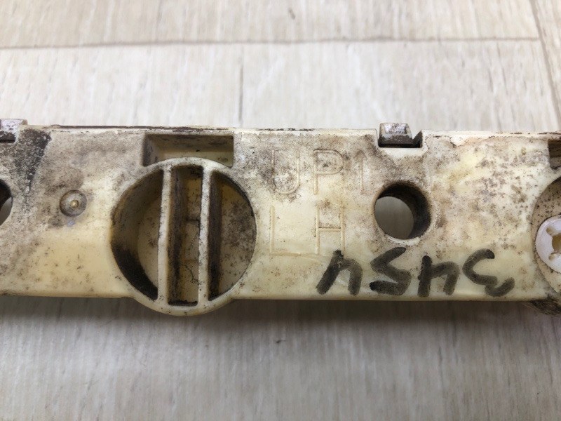 Кронштейн заднего бампера левый ROGUE 08-15 2010 2.5 QR25DE