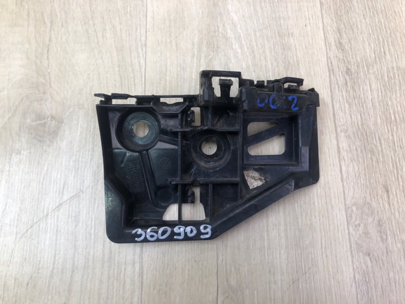 Кронштейн заднего бампера правый VOLKSWAGEN TIGUAN 16-23 2018 DGUA 2.0 5NN807394A Б/У