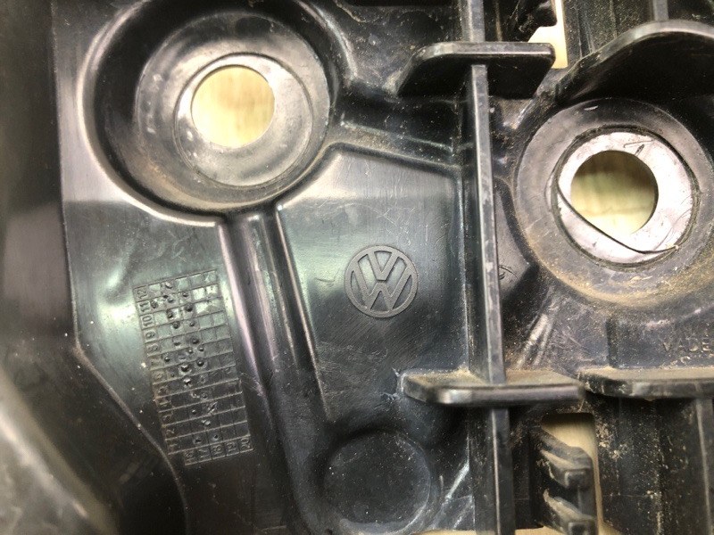 Кронштейн заднего бампера правый TIGUAN 16-23 2018 DGUA 2.0