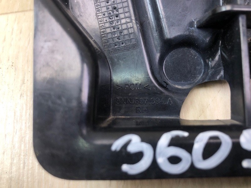 Кронштейн заднего бампера правый TIGUAN 16-23 2018 DGUA 2.0