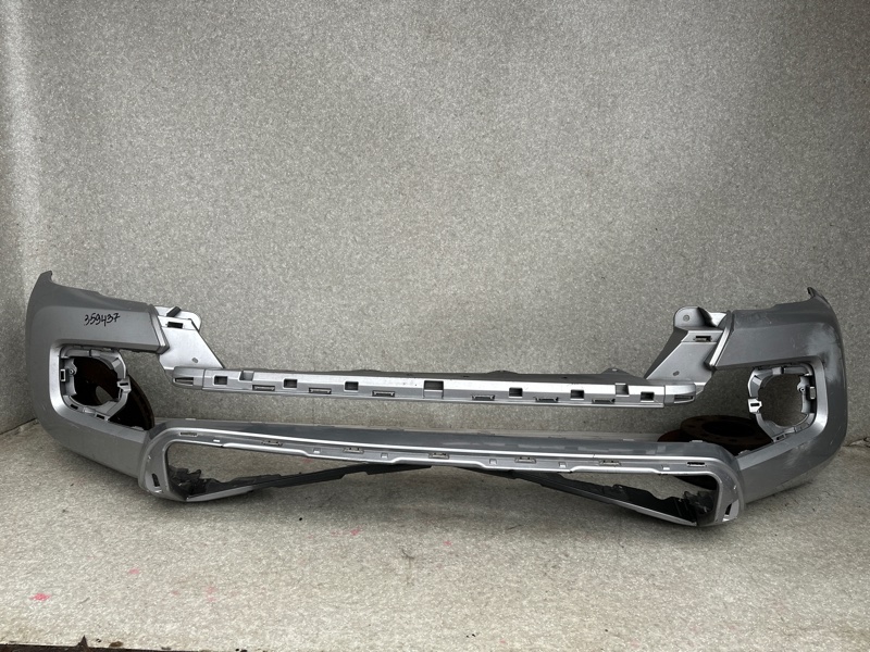 Бампер передний TOYOTA TACOMA 15- 52119-04220 Б/У