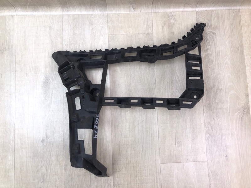 Кронштейн заднего бампера левый JETTA USA 10-17 2.5