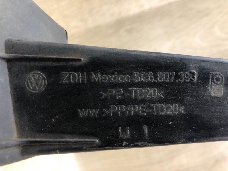 Кронштейн заднего бампера левый JETTA USA 10-17 2.5