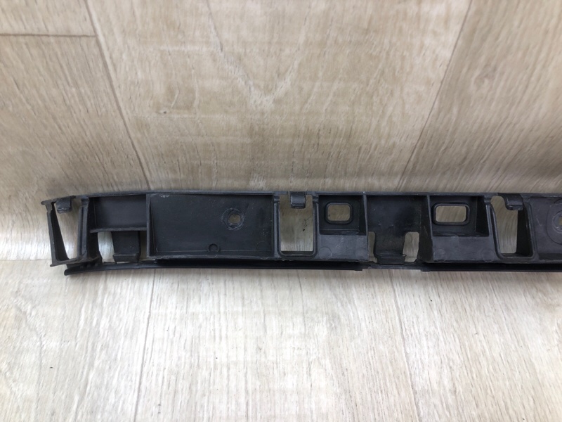 Кронштейн заднего бампера JETTA USA 10-17 2.5