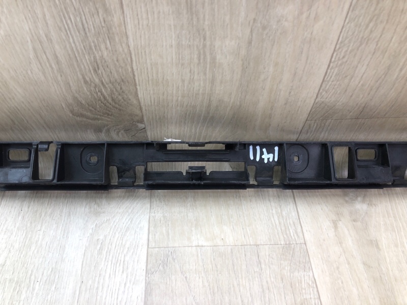 Кронштейн заднего бампера VOLKSWAGEN JETTA USA 10-17 2.5