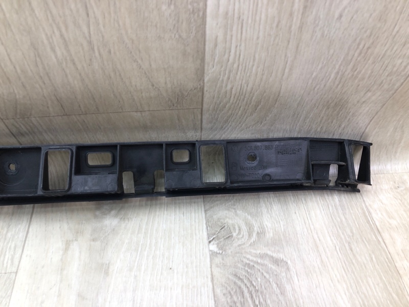 Кронштейн заднего бампера JETTA USA 10-17 2.5