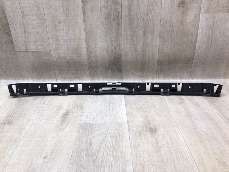 Кронштейн заднего бампера JETTA USA 10-17 2.5