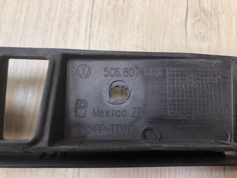 Кронштейн заднего бампера JETTA USA 10-17 2.5