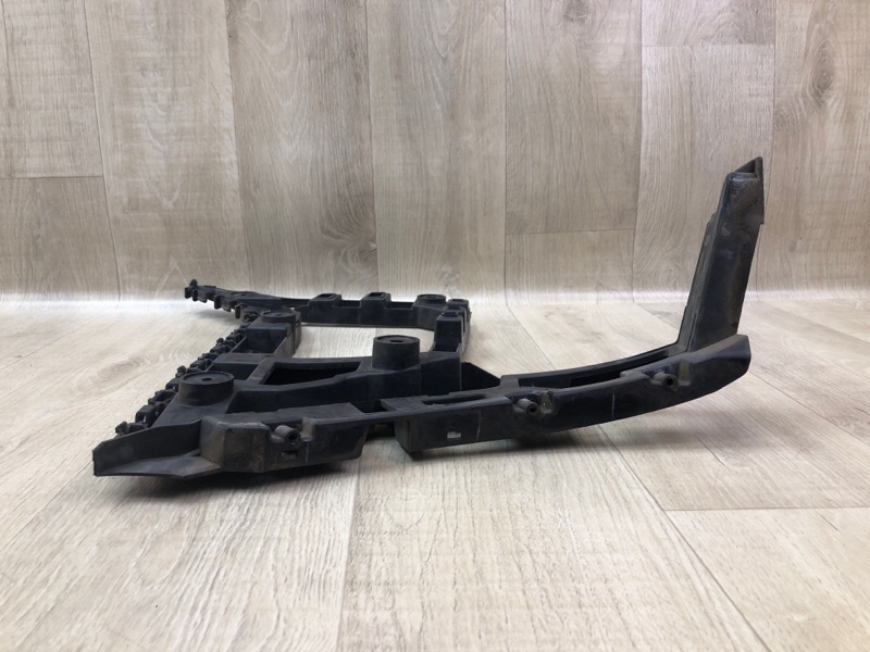 Кронштейн заднего бампера правый JETTA USA 10-17 2.5