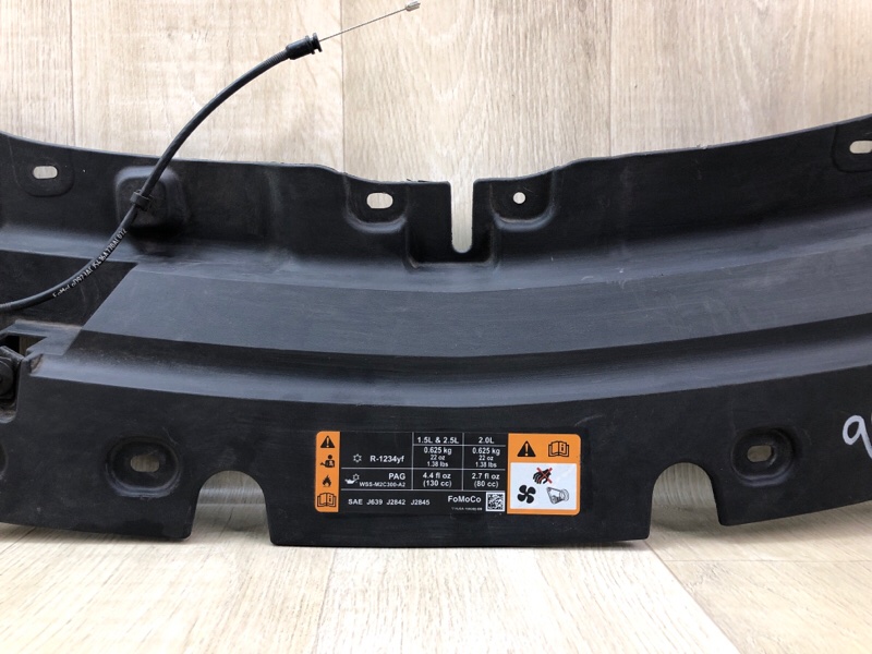 Накладка замка капота FORD ESCAPE 12-19 T15HDTX Накладка замка капота FORD ESCAPE 12-19 T15HDTX