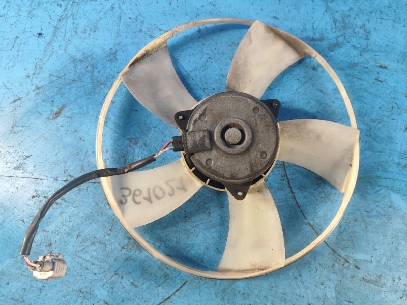 Крыльчатка вентилятора основного радиатора TOYOTA SIENNA 03-10 Крыльчатка вентилятора основного радиатора TOYOTA SIENNA 03-10