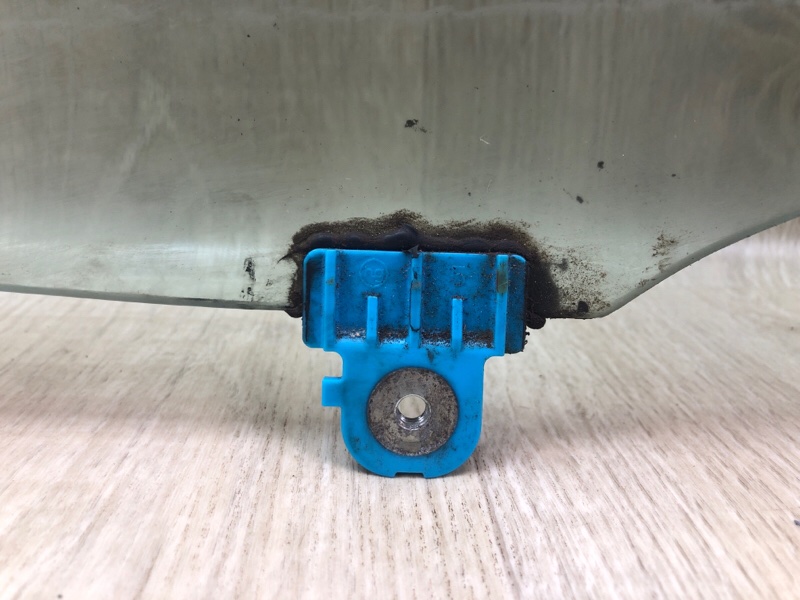 Стекло двери переднее левое OUTLANDER GF 12- 2013 2.4 4J12