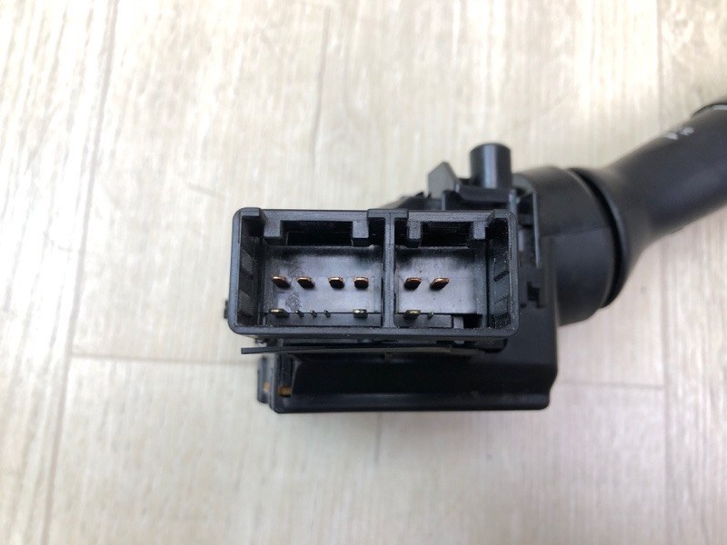 Подрулевой переключатель правый SIENNA 11-16 2014 3.5 2GR-FE