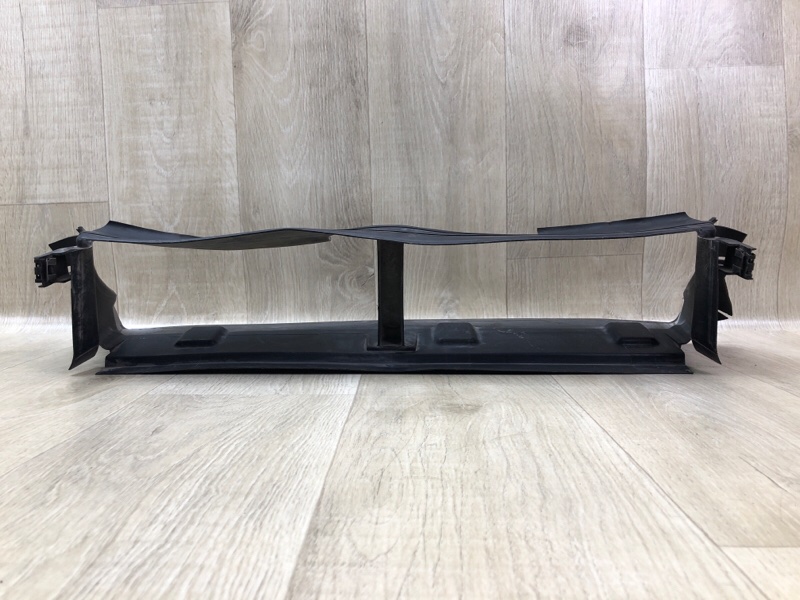 Дефлектор радиатора FOCUS 10-18 MK3 Дефлектор радиатора FOCUS 10-18 MK3