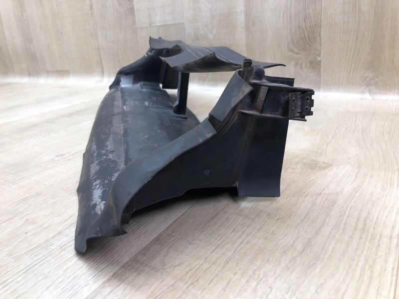 Дефлектор радиатора FOCUS 10-18 MK3 Дефлектор радиатора FOCUS 10-18 MK3