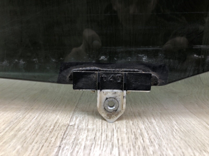 Стекло двери заднее левое SIENNA 11-16 2014 3.5 2GR-FE