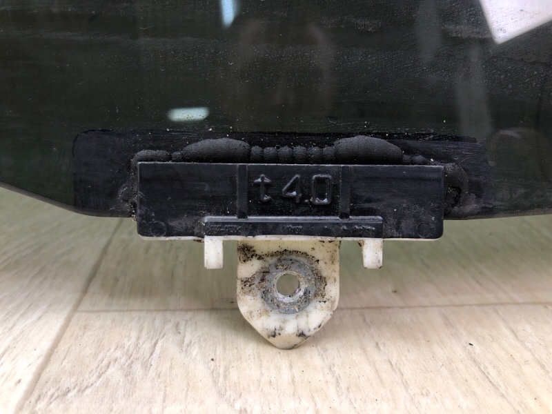 Стекло двери заднее левое SIENNA 11-16 2014 3.5 2GR-FE