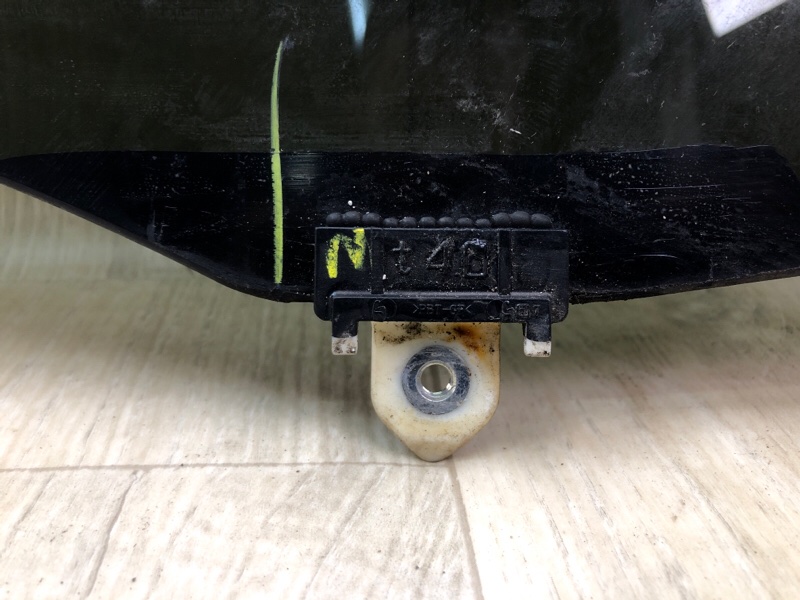 Стекло двери заднее левое VENZA 09-16 2013 3.5 2GR-FE