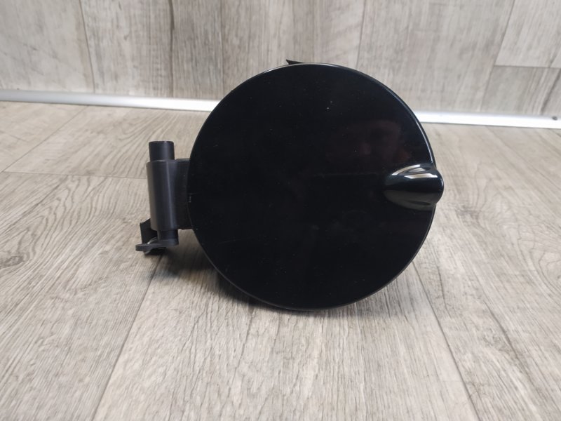 Запчасть лючок топливного бака FORD FOCUS 10-18 2013 BK 2.0 XQDA BM5Z-5427936-A Б/У Лючок топливного бака FORD FOCUS 10-18 2013 BK 2.0 XQDA BM5Z-5427936-A Б/У