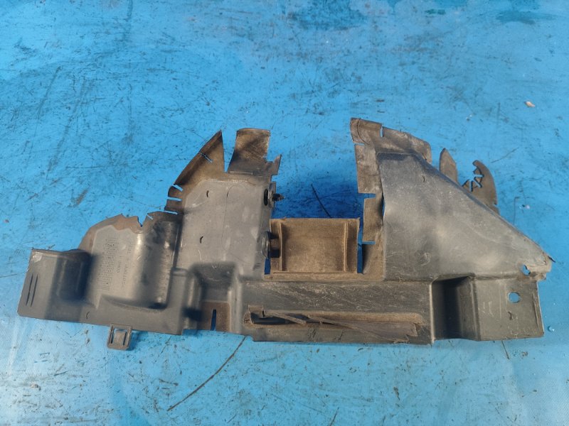 Дефлектор радиатора левый JOURNEY 08-20 2016 2.4 ED3