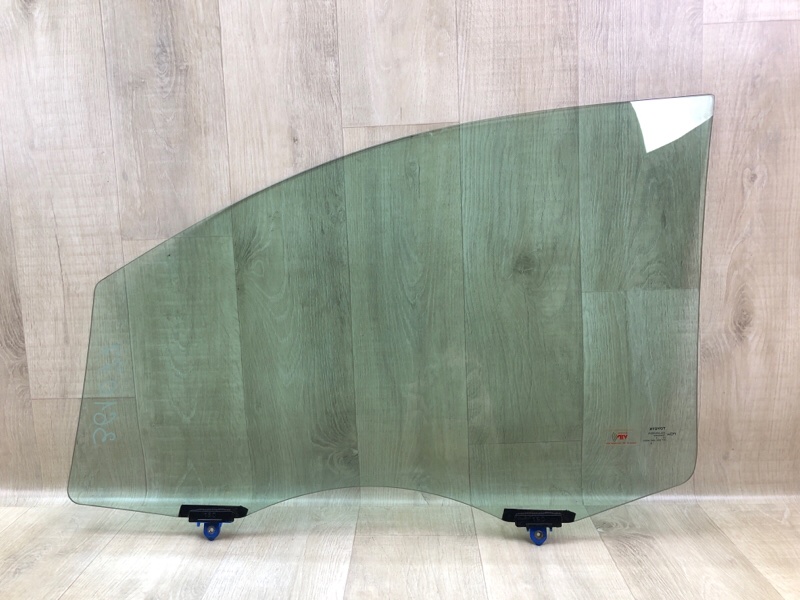 Стекло двери переднее правое SIENNA 11-16 2014 3.5 2GR-FE